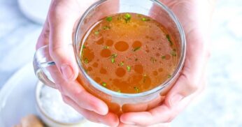 Caldo de Ossos: Como fazer essa sopa rica em colágeno
