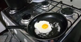 Como recuperar o antiaderente da frigideira