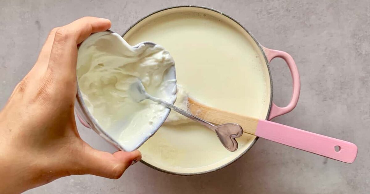 misturar iogurte natural