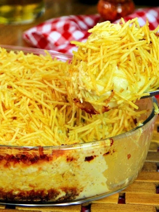  Fricassê de frango com batata palha
