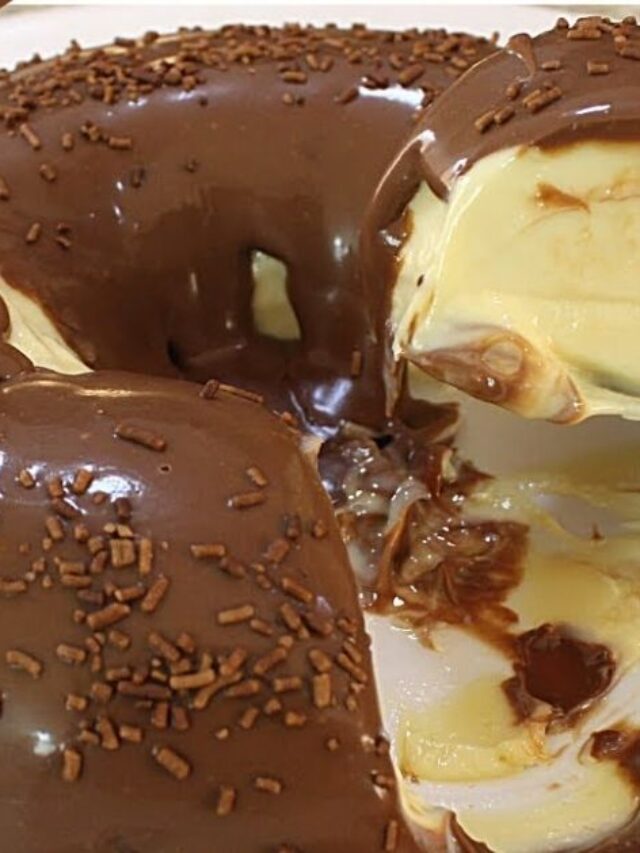  Sorvete caseiro com calda de chocolate