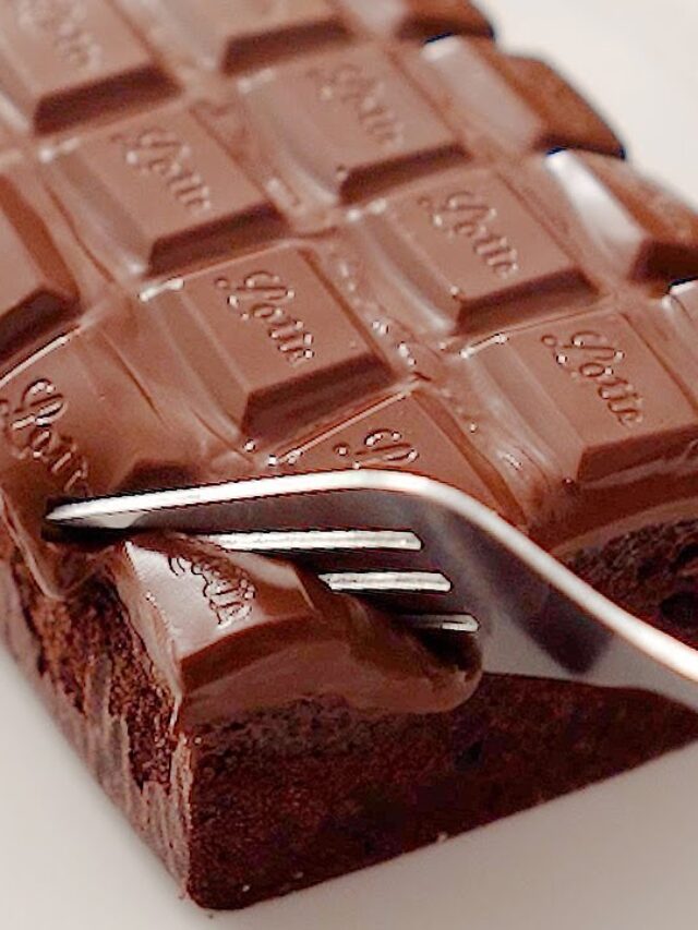  Bolo de chocolate com cobertura em barra