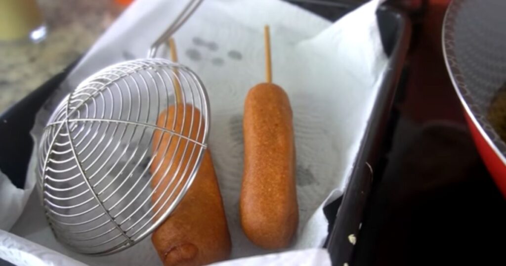 salsicha empanada crocante