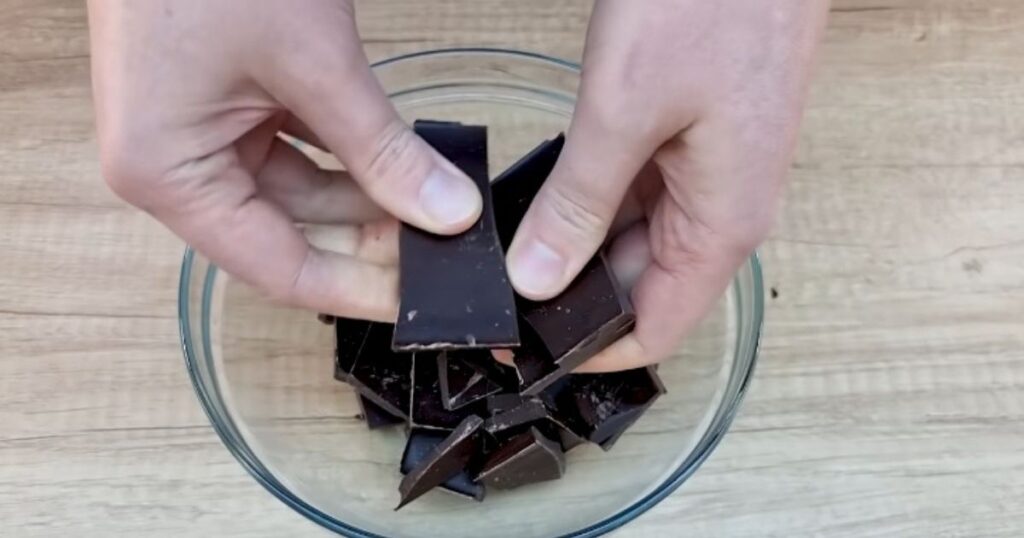 Sobremesa fácil apenas 3 ingredientes chocolate picado