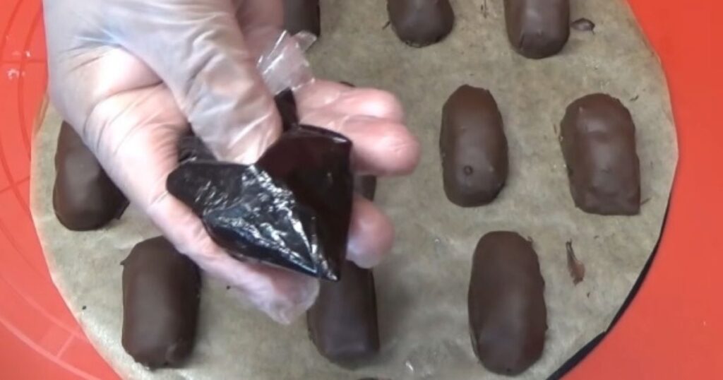 bombom de coco gostoso cobertura