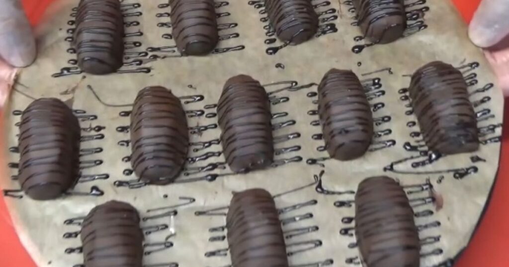 bombom de coco gostoso papel manteiga