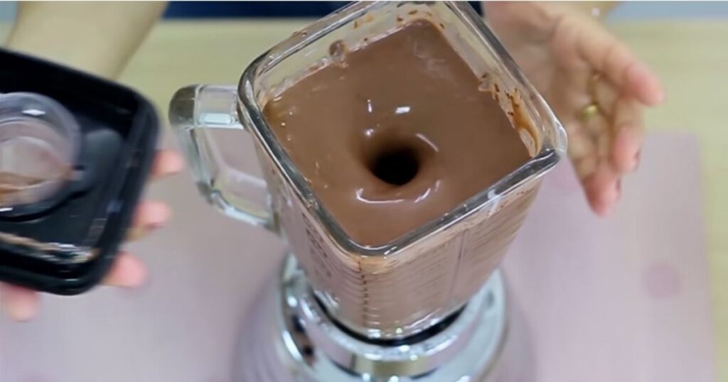 Brigadeirão fácil sem forno liquidificador misturar