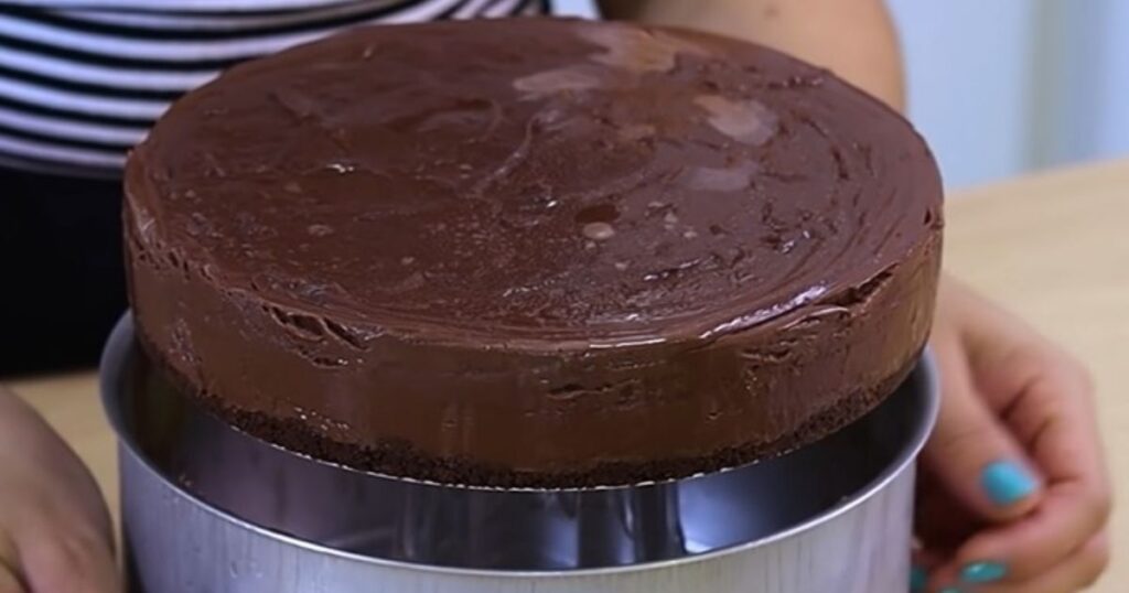 Torta bombom de chocolate desenformar