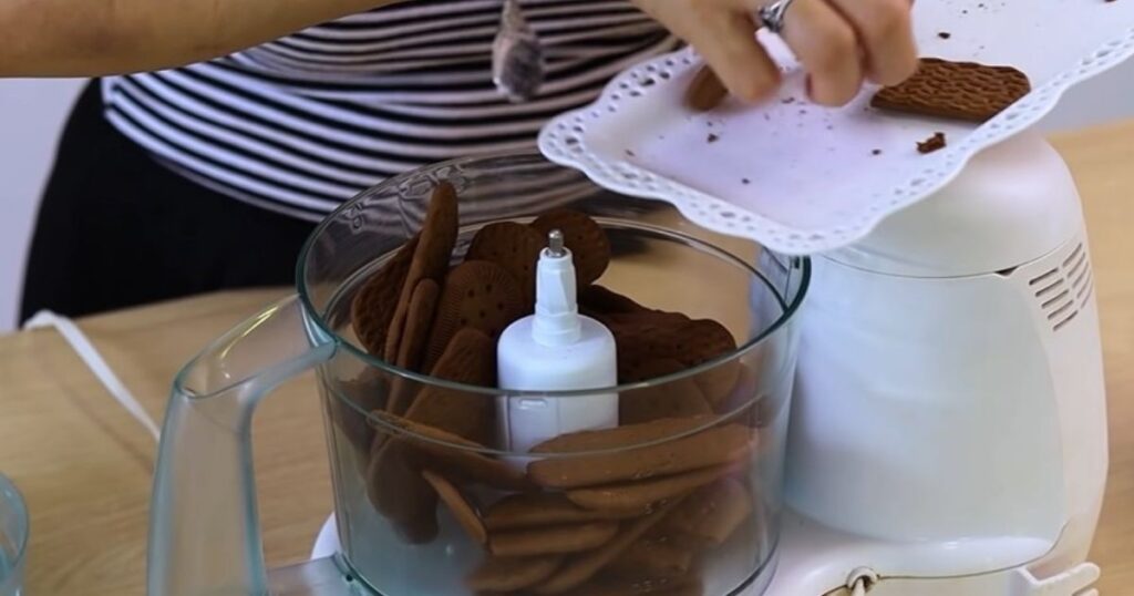Torta bombom de chocolate pra páscoa biscoito