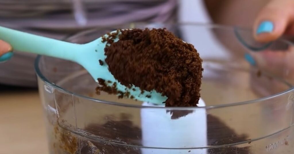 Torta bombom de chocolate pra páscoa farofa