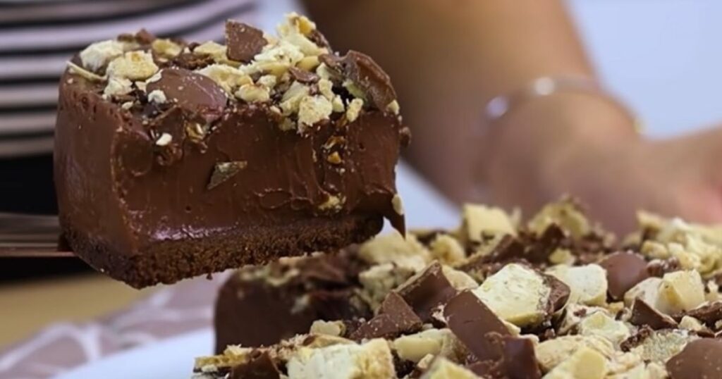 Torta bombom de chocolate pra páscoa pedaço