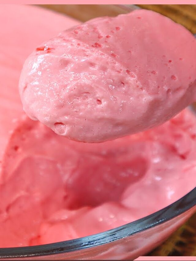  Mousse de Morango para essa sexta-feira