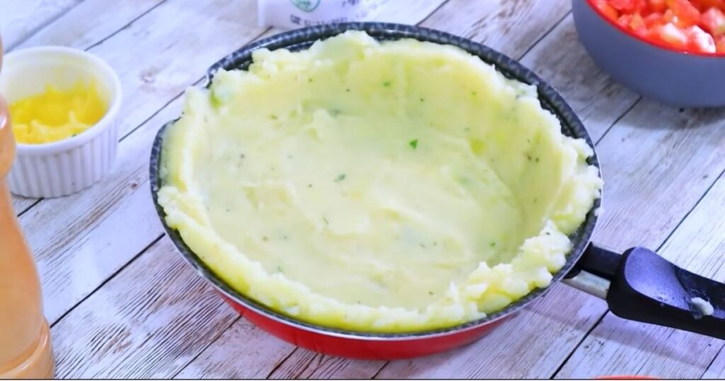 frigideira forrada com batatinha