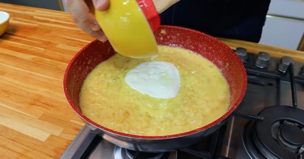 gelado de abacaxi com gelatina e creme de leite