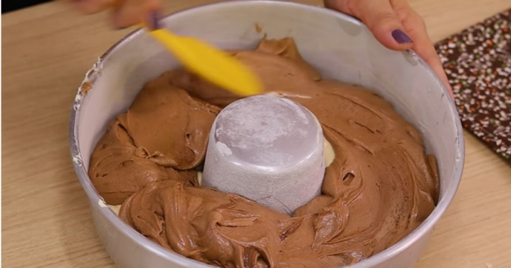 Bolo Mesclado colher chocolate