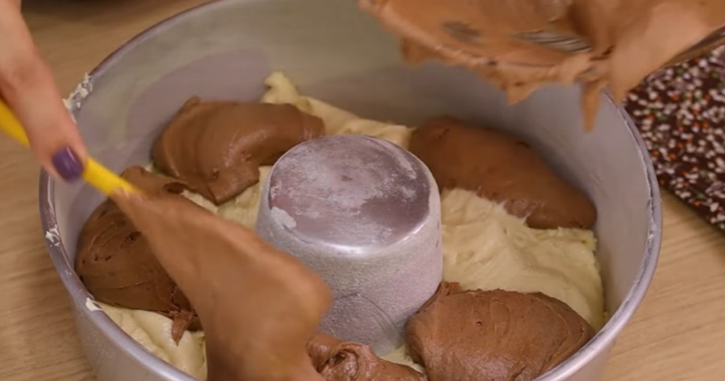 Bolo Mesclado enformar chocolate