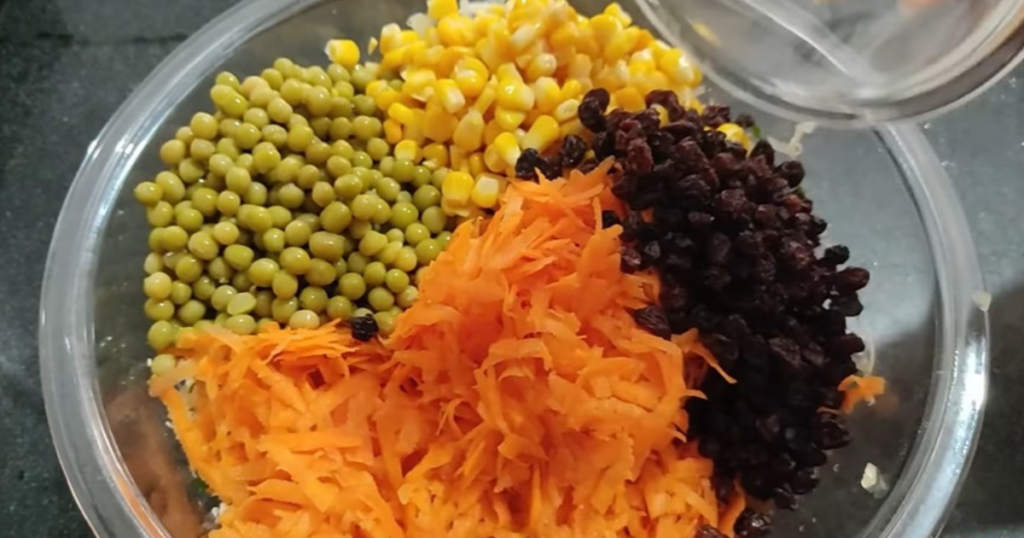 Salpicao de frango cenoura ervilha muilho uva passa