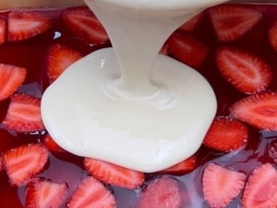 Sobremesa de gelatina com morango TC