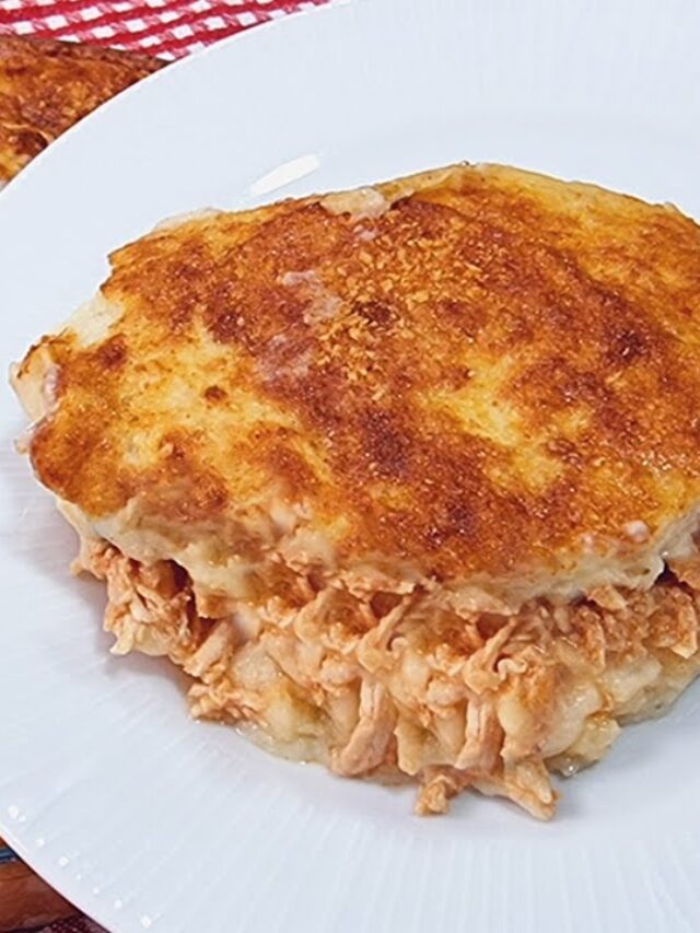  Não perca tempo fritando. Faça hoje coxinha na travessa.