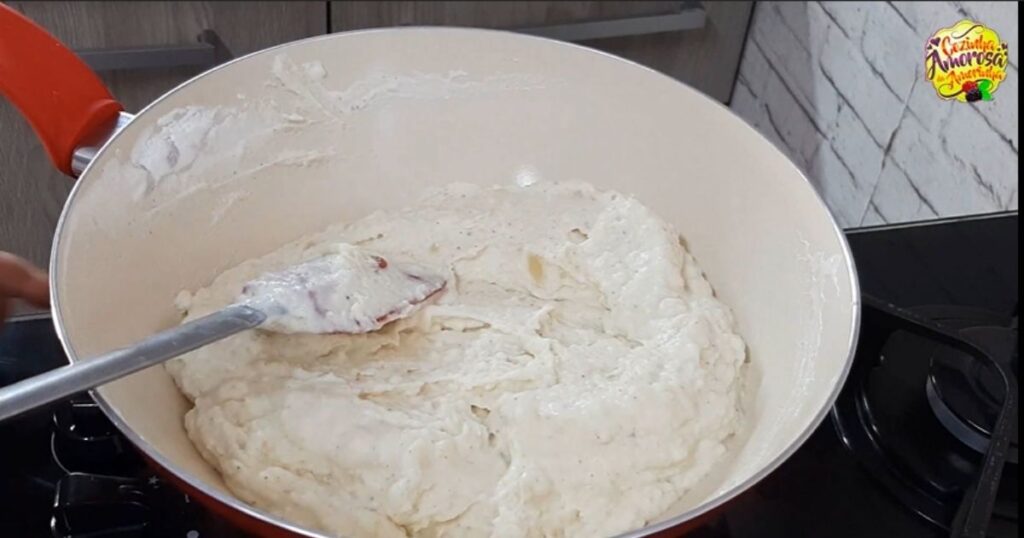 massa de batatinha para coxinha na travessa