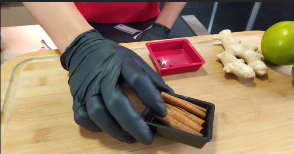 Quentao de cachaca canela