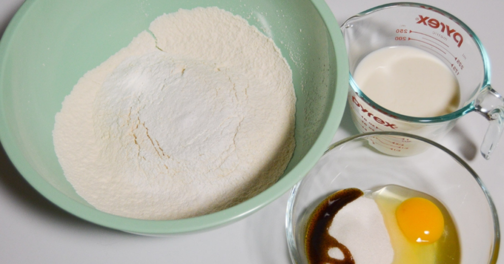 Bolinho de chuva leite ovo farinha essencia baunilha