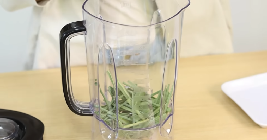 Bolo capim cidreira corte liquidificador