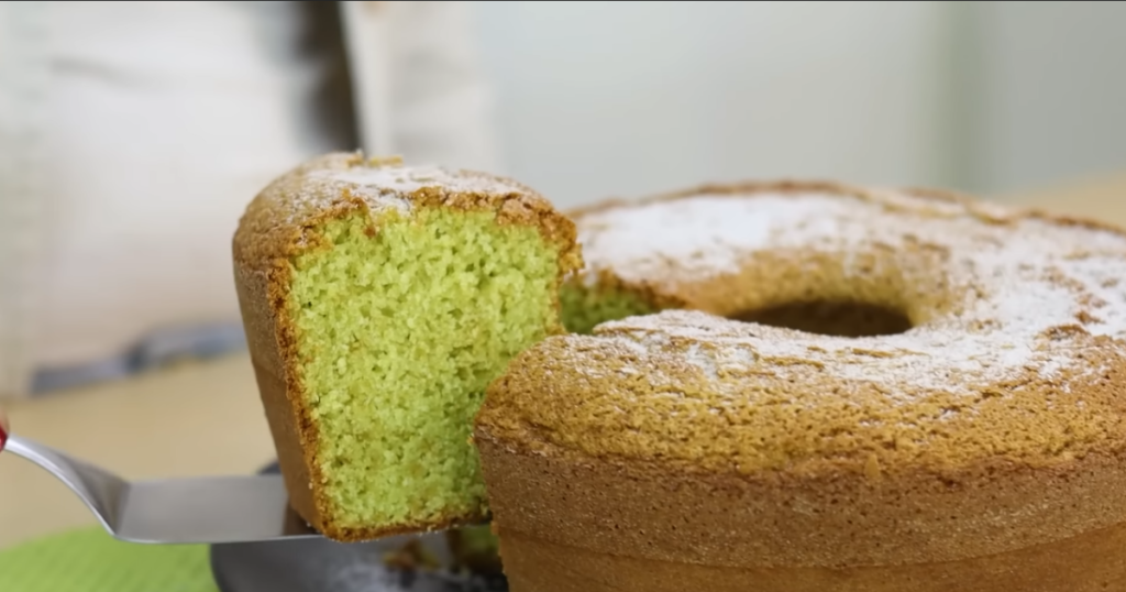 Bolo capim cidreira fatia