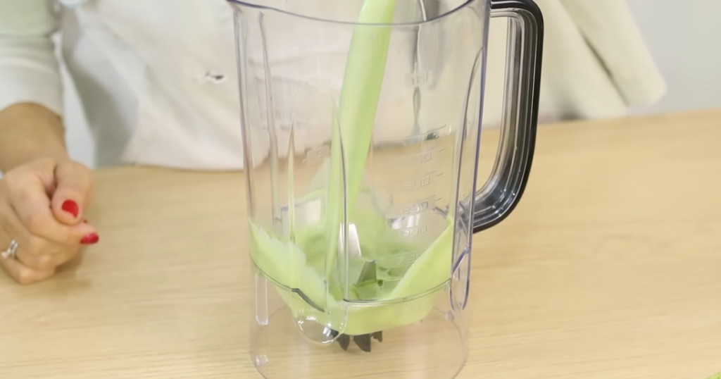 Bolo capim cidreira leite suco verde