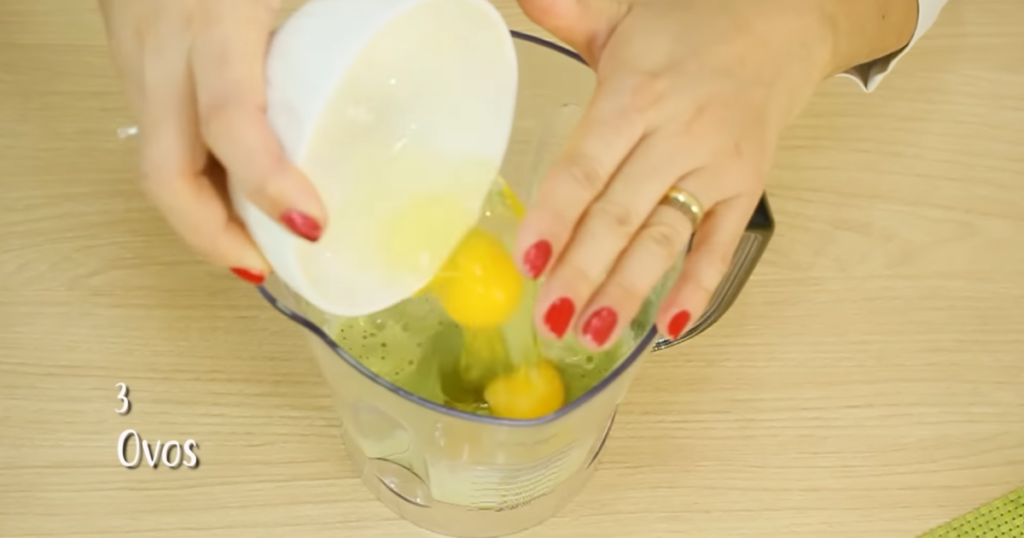 Bolo capim cidreira leite suco verde ovo