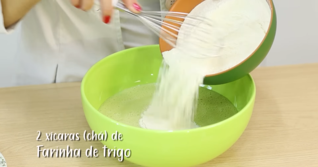 Bolo capim cidreira recipiente farinha