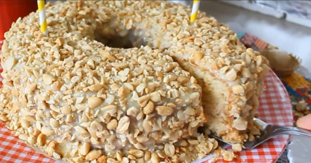Bolo de amendoim pronto gostoso