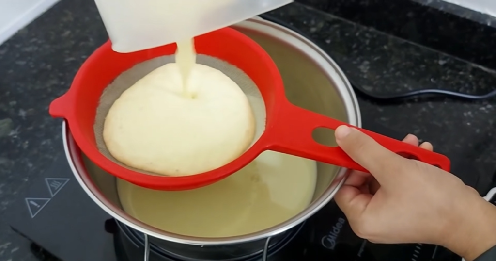 Brigadeiro de milho panela peneira