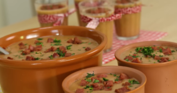 Caldinho de Feijão com Bacon e Calabresa