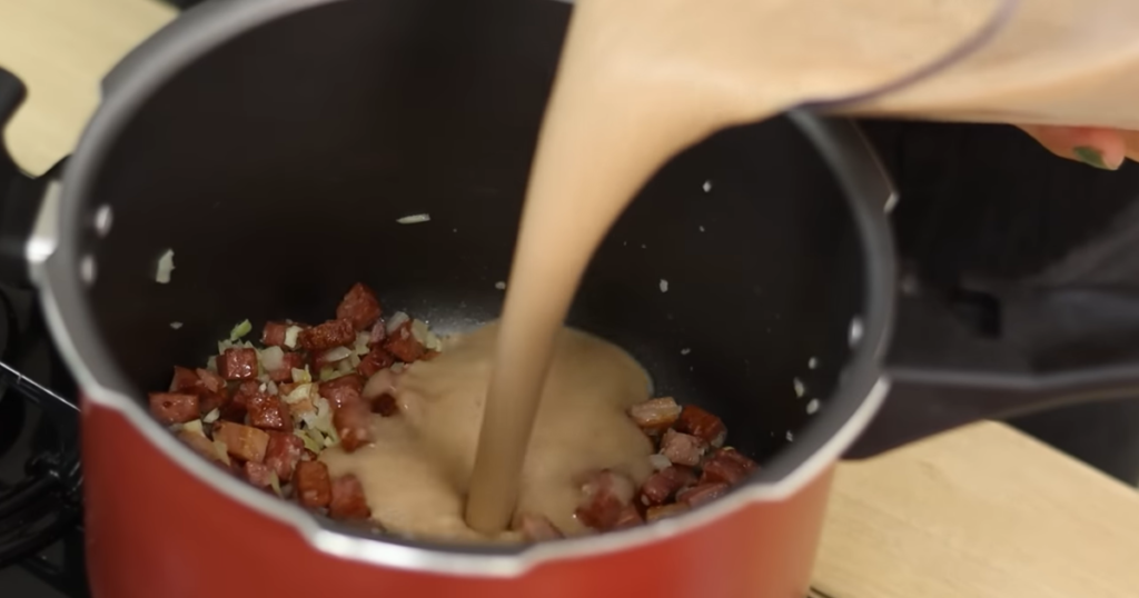 Caldinho de feijao panela