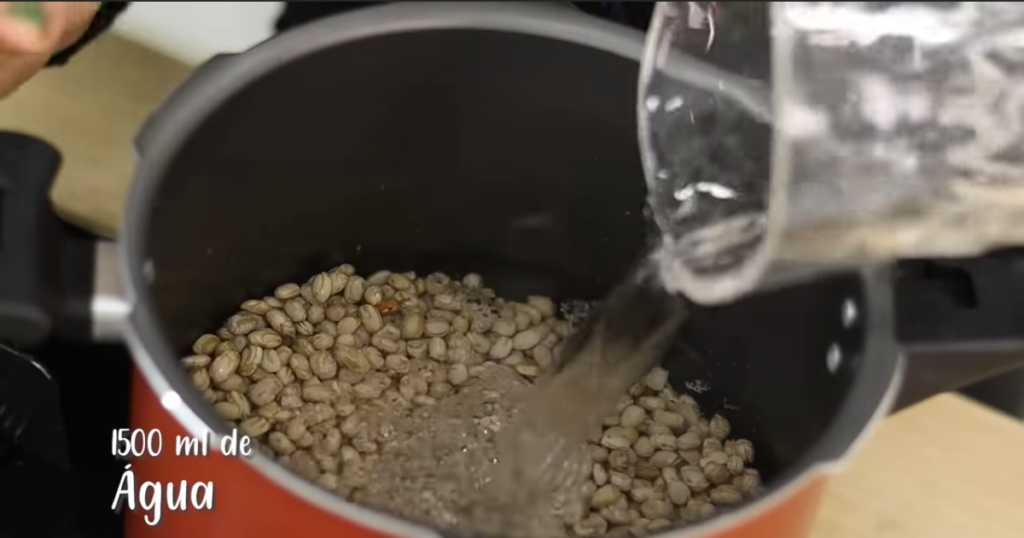 Caldinho de feijao panela pressao agua