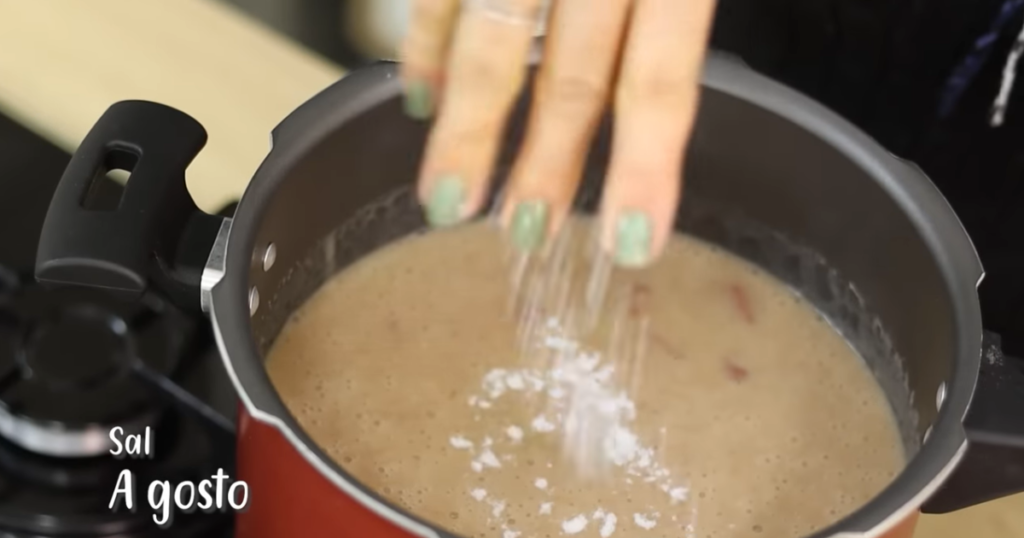 Caldinho de feijao sal