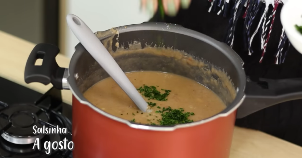 Caldinho de feijao salsinha