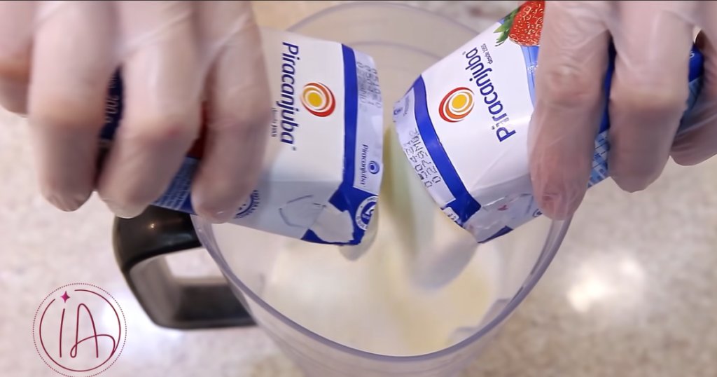 Sobremesa de iogurte creme de leite