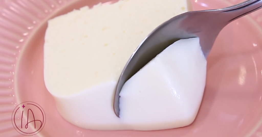 Sobremesa de iogurte gostoso pedaco