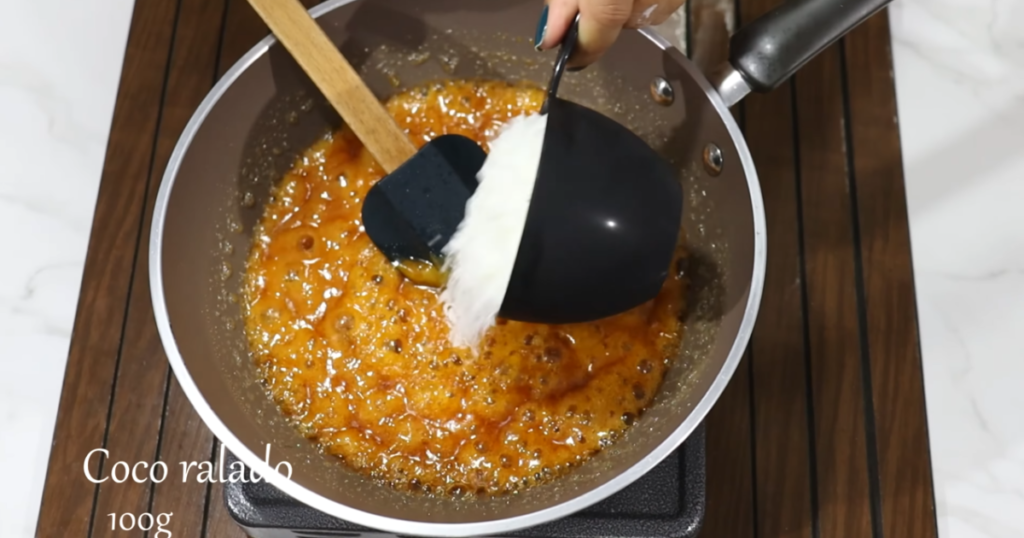 Sobremesa gelada acucar caramelizado coco ralado