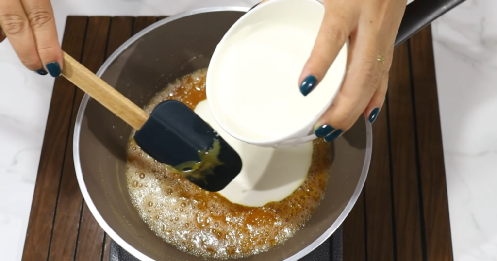 Sobremesa gelada acucar caramelizado creme de leite