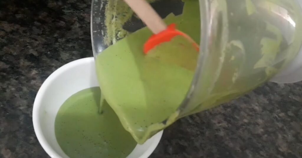 bater molho verde no liquidificador