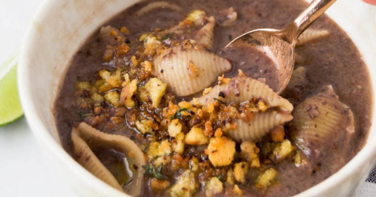 Sopa de Feijão com Macarrão