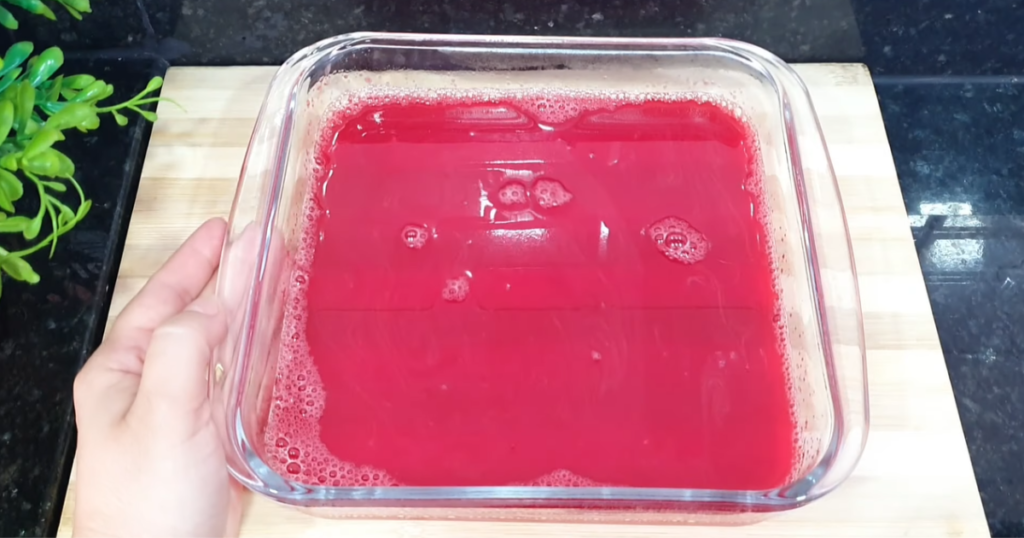 Agua quente gelatina morango mistura