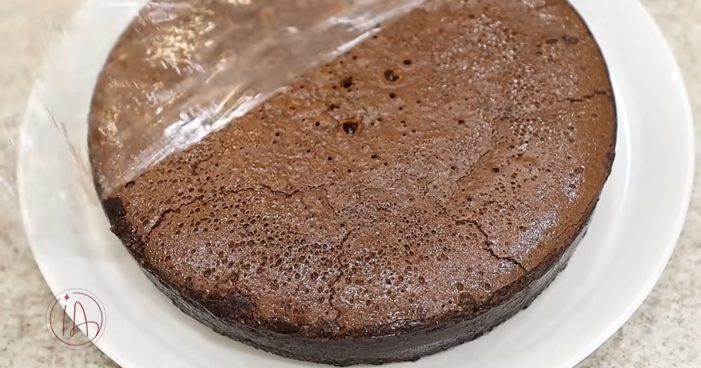 Melhor bolo de chocolate desenformar prato