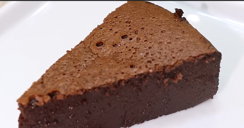 Melhor bolo de chocolate do mundo pronto fatia