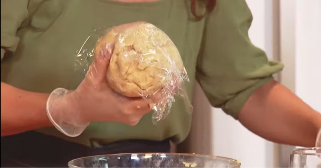 enrolar massa plastico filme