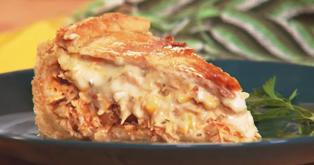 fatia de empadao de frango cremoso