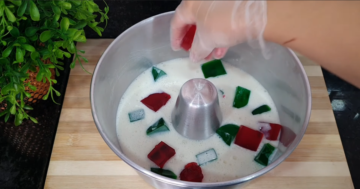 Pudim de Coco com Mosaico de Gelatina